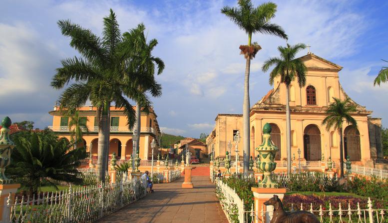 Stadtrundfahrt, Museum des Kolonialkunstwerks und Serafin Sanchez Park. (F, M) TRINIDAD ca. 250 km HAVANNA & COJIMAR Tag 6 Fahrt in das Tal der Zuckerrohrmühlen.