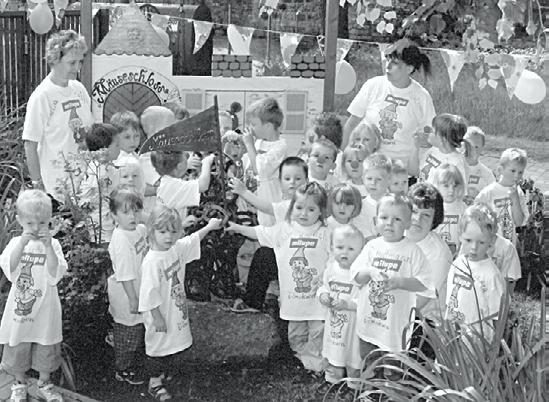 16. Jahrgang Seite 16 Juli 2009 Nichtamtlicher Teil Festwoche anlässlich der 50-Jahrfeier der Kindertagesstätte Mäuseschloss in Stedten 50 Jahre sind es wert, ein besonders schönes Fest zu feiern.