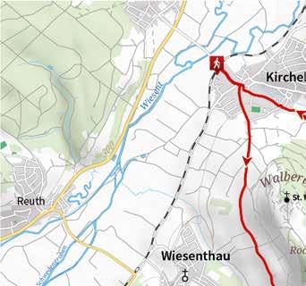 An der Wandertafel Richtung Schlaifhausen folgt man dem Reichswald Fränk. Schweiz Radweg. An einer Abzweigung bleibt man auf dem Schotterweg mit der Markierung Blauer Punkt.