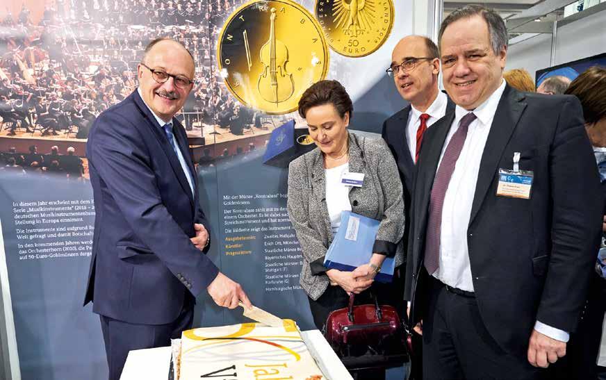Januar 2018 vorverlegte Ausgabetermin dafür, dass die Sammler sofort bei Eröffnung der Messe am Freitagmorgen die 2-Euro-Gedenkmünzen Berlin aus der Bundesländer-Serie und 100.