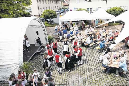 Zweimal Kabarett Einen vergnüglichen Unterhaltungsabend versprechen dann die Fürther Ulk-Kanonen Heißmann & Rassau am Montag, 7. August, um 19.30 Uhr wiederum auf der Scherenburg.
