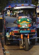 Fahrzeuge Laos kann bequem mit einem komfortablen Minibus oder einem strassentauglichen 4WD Fahrzeug durchfahren werden.
