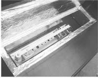 Prinzipieller Aufbau eines Seismometergehäuses Ein Gehäuse für das Vertikalseismometer Styroporplatten Holzplatten Aluminiumfolie Silikondichtung Untergrund Seismologie und Seismometrie 11-NOV-2005