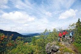 hat genau das unter einen Hut gebracht. Im Thüringer Wald wandern Sie nach Herzenslust.