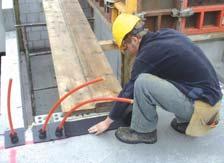 Einbauanleitung zu Rohrpolster ISOLINE-SPEEDY Als erstes müssen die Bewehrungseisen, welche zur Rohrsicherung aus der Decke ragen, entfernt werden.
