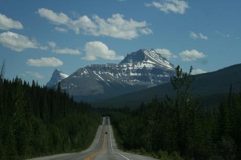 Über den Wells Gray Park geht es zu den weltberühmten Nationalparks Jasper und Banff in den Rocky Mountains die mit dem Icefield- Parkway verbunden sind - jener Hochgebirgsstraße an der über 100