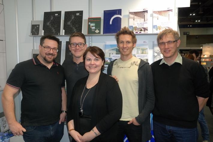 Die Mannschaft der A-Null Bausoftware am Stand des Mironde Verlages auf der BuchWien17.
