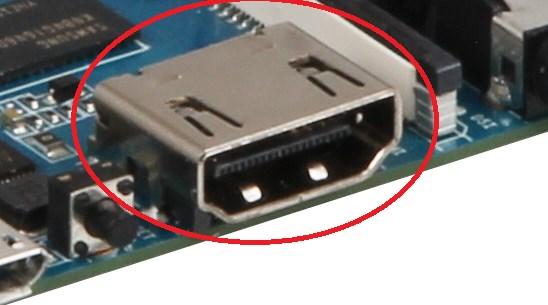5A) Spannungsversorgung, die an dem gekennzeichneten Micro-USB Anschluss angeschlossen werden