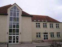 4.2.11 Stadt Rathenow In der Stadt Rathenow gibt es vier Grundschulen, die Friedrich-Ludwig-Jahn-Grundschule, die Grundschule Geschwister Scholl, die