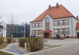 4.3.10 Gemeinde Wustermark In der Gemeinde Wustermark gibt es eine weiterführende allgemein bildende Schule, die Heinz Sielmann Oberschule Elstal.