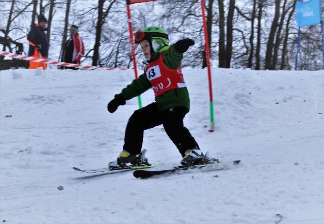 Neidlingen) gelang es nach einem weiteren Skikurstag ein Kinderrennen mit über 80 Teilnehmern an