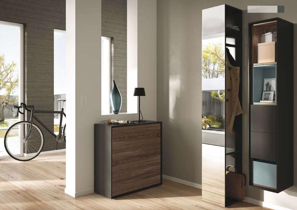 The wide choice of SCOPIA units available for the hallway will certainly surprise you. Even more so when you realise that so many units can be easily combined.
