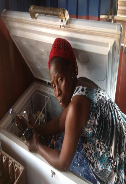 Swisshand Über 30 000 kleingewerbliche Kredite vergeben Fanny ist Witwe und Mutter von zwei Kindern. Sie lebt in der Diözese Nnewi im Süden Nigerias. Immer schon.