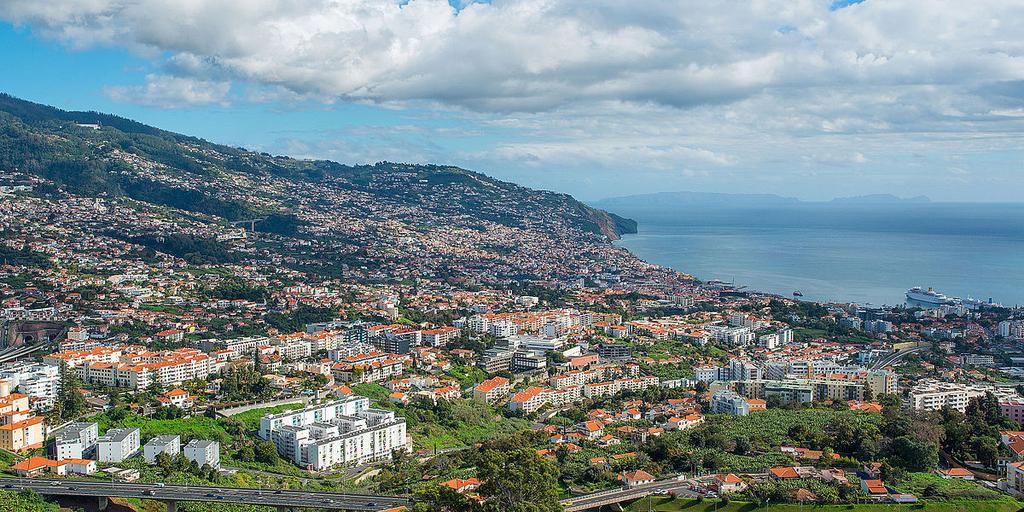 -2- Madeira - Insel des ewigen Frühlings Wandern und Kultur mit Besuch des Atlantikfestivals Madeira ist eine traumhaft schöne und faszinierende Insel; hier findet man atemberaubende