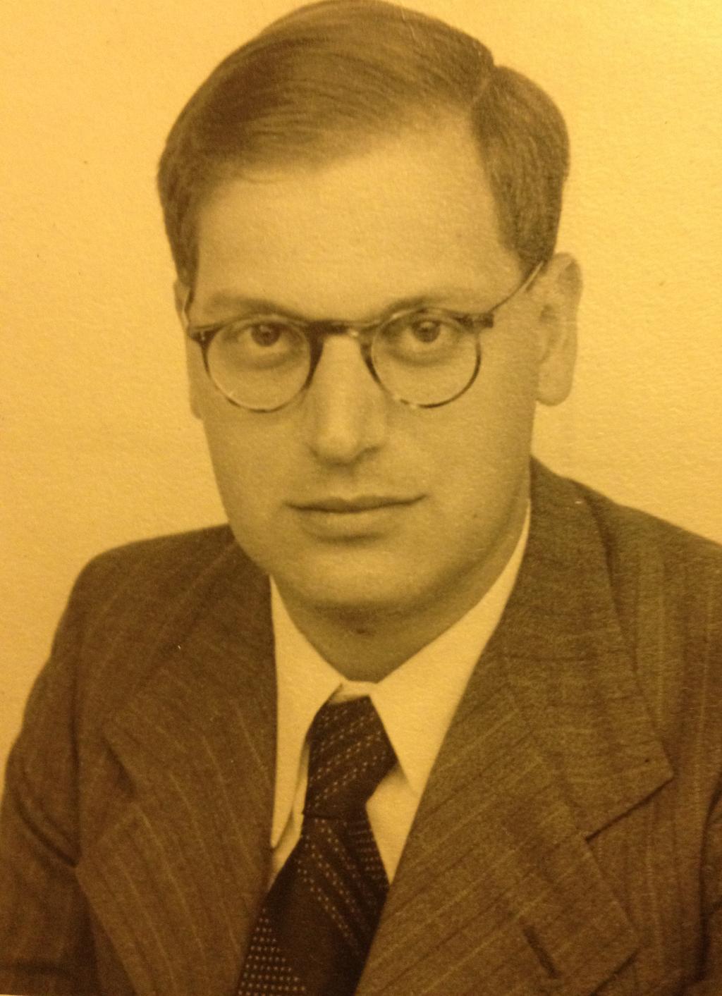Herbert Kohn, Portraitfo-to, ca. 1950 Er studierte Medizin in Graz und konnte das Studium im Jahr 1937 abschließen.
