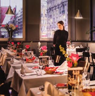 Oper & Dinner In Zusammenarbeit mit der Operngastronomie konzeptbar GmbH wird zu ausgewählten Vorstellungen ein kulinarisches Opernvergnügen angeboten: ein Drei-Gänge-Menü am festlich gedeckten Tisch