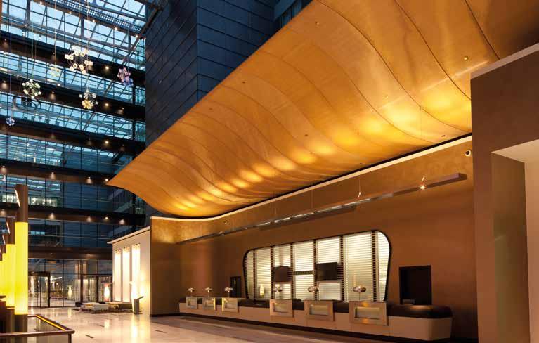 HILTON AIRPORT HOTEL, FRANKFURT, DEUTSCHLAND 320 m² bronzenes Architekturgewebe vom Typ Mandarin überdachen den Empfangsbereich des Luxushotels, welches sich im unmittelbar neben dem Frankfurter