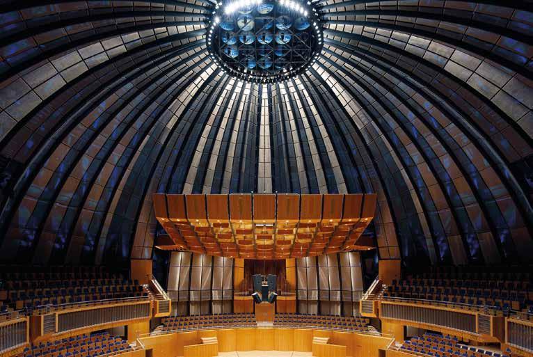 TONHALLE, DÜSSELDORF, DEUTSCHLAND Der Konzertsaal des renommierten Konzerthauses war wegen seiner Halbkugel-Kuppel eine besondere Herausforderung.