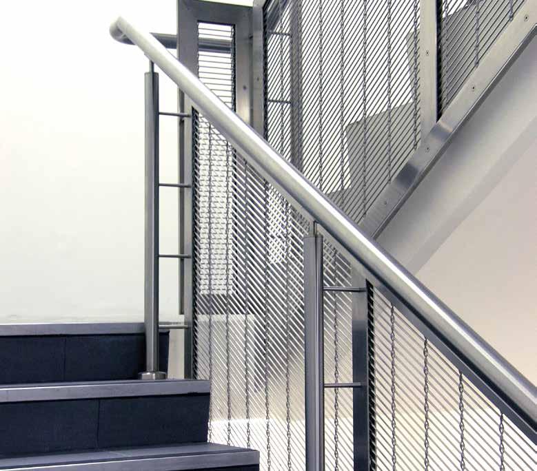 NATIONAL CONVENTION CENTRE, DOHA, KATAR In den Parkhaus-Treppenhäusern des Konferenzzentrums dient das zweikettige Edelstahlgewebe Futura 2100 als Brüstung in