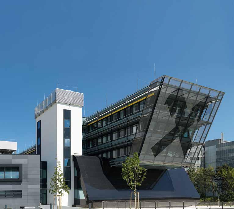 RAIFFEISEN-LANDESBANK, RAABA, ÖSTERREICH Das neue Multifunktionszentrum der Bank erhielt u. a.