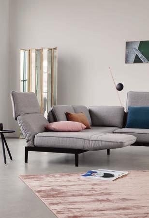 46 Schöner als sitzen: schweben. Rolf Benz MERA überzeugt mit kleinen Proportionen und großer Leichtigkeit schlanke Füße und ein feiner Rahmen lassen das Sofa förmlich schweben.