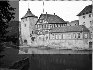 3 Photoshop CS5 - Grundlagen 3.5 Bildausschnitt wählen und freistellen Bildausschnitt wählen Häufig wird von einem Bild nur ein Ausschnitt benötigt.