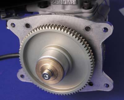 Montage des Anlassmotors Als nächsten Schritt verschrauben Sie den Anlassmotor 9580/ 05 mit der vormontierten Getriebeeinheit.