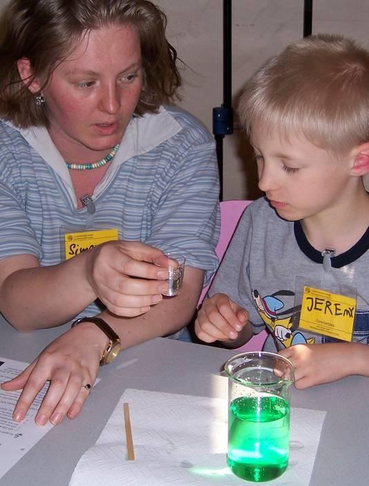 Eltern-Kind-Workshops Neue Zielgruppe seit Mai 2005 Vorschulkinder experimentieren