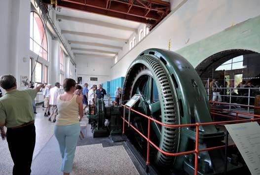 (EAG) als Eigen tümerin ab - gelöst. 1905 erhielt das Unternehmen die Kon zession für das Wasser - kraftwerk in Langweid, für das der Lechkanal verlängert wurde.