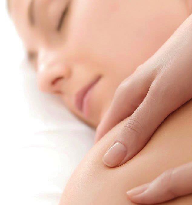 WELLNESS MASSAGEN Rücken Reinigungsmassage Körpermassage mit einem gehaltvollen SALZ-ÖL -Peeling. Mehrfachwirkung für Ihre Haut und den gesamten Oberkörper.