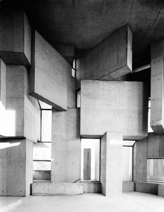 Wotrubakirche Wien, 1976 nach Entwürfen des Bildhauers Fritz Wotruba von Architekt Fritz Gerhard Mayr erbaut. Entwicklung von Sichtbeton Die ersten Eisenbeton-Bauten entstanden um 1900.