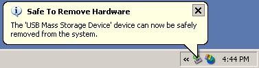 Im Display wird "Der 'USB- Massenspeicher' kann jetzt sicher vom System getrennt werden." eingeblendet. 3. Trennen Sie das USB-Kabel von der Kamera.
