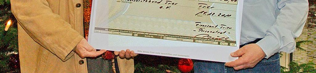 000 aus der traditionellen Weihnachtsbaumaktion des Finanzamts an den