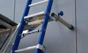 Fast jede Art von Leiter kann im Safety Click platziert werden. Das Roll- oder Klappgerüst ist dann für den sicheren Zugang auf der Plattform ausgestattet.