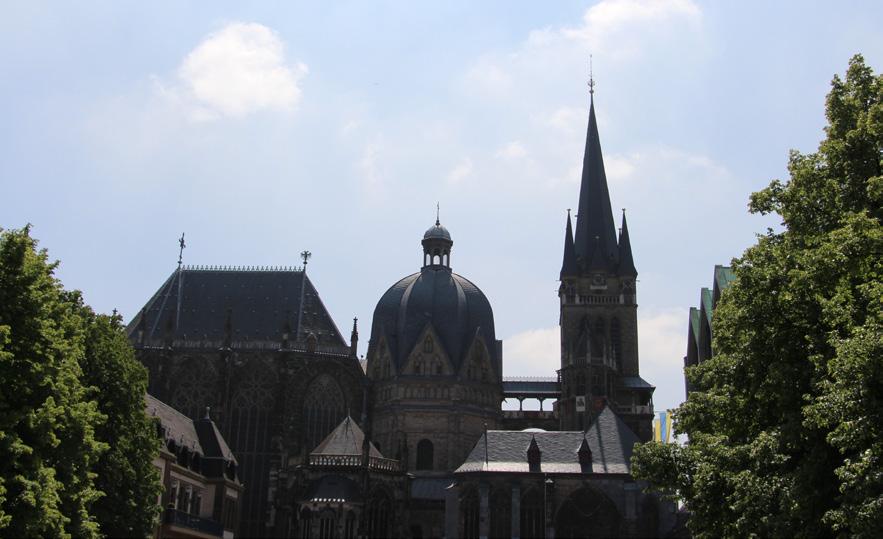 Das Herzstück der Pfalzanlage, die Marienkirche des Aachener Doms, zählt heute zu den bedeutendsten Sehenswürdigkeiten Deutschlands.