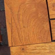 oberfläche/farbunterschiede Holzverfärbende Pilze, sowie Eisengerbstoffreaktionen können zu Die UV-Strahlung im Sonnenlicht führt Vergrauung grau/blau bis schwarzen Verfärbungen aufzur dem Holz
