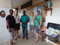 In den kommenden Tagen besuchten wir die Sozialstation in Lomé und brachten medizinische Utensilien (Kanülen etc.