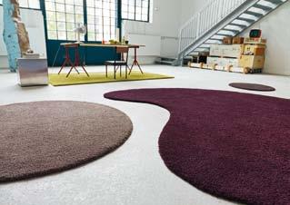 Verlockend und sanft laden die weichen Felder ein, sich darauf zu begeben, hinzulegen und der Inspiration freien Lauf zu lassen. individual carpet miroo, Teppich neu erfinden.