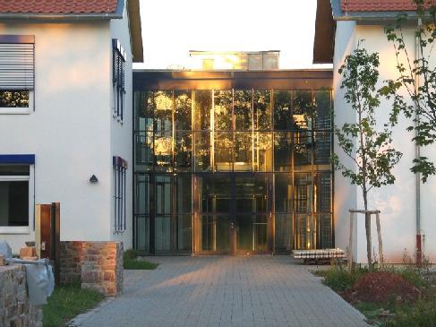Institut für angewandtes Stoffstrommanagement Institut der Fachhochschule Trier Gründung Ende 2001 7