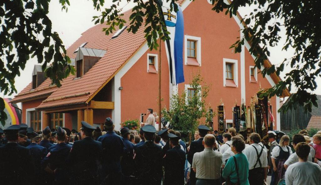 Cäcilia Kirche wurde auf Wunsch der Pavelsbacher von der Gemeinde Postbauer-Heng übernommen. Die Kirche selbst blieb im Besitz der Pfarrgemeinde.
