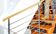 Alle Materialien, die mit den Treppen in Berührung kommen, verfügen über einen Kratz- und Rutschschutz und eignen
