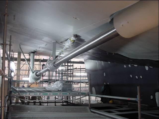 Bild 1: 2 Propellerwellen, Länge 18 m, Werkstoff Duplex- Stahl 1.