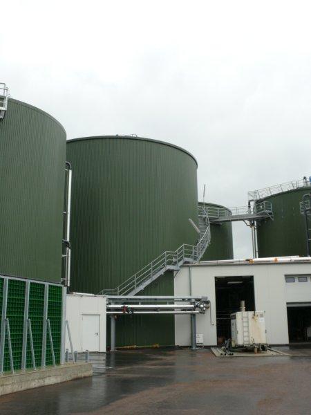 IV Bioabfallvergärungsanlage Geislingen Inbetriebnahme im August 2012 Annahme Bioabfälle (Lebensmittel-, Küchen- und Kantinenabfälle, Fettabscheider, Nahrungsmittelschlämme etc.