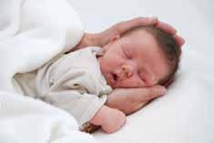 des Neugeborenen nach der Geburt. Ihr Kind wird in der ersten, fünften und zehnten Lebensminute nach Atmung, Puls, Grundtonus, Aussehen und Reflexen bewertet).