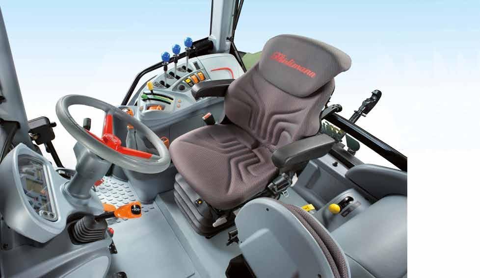 Durch den hohen Schallschutzgrad und die effiziente Klimatisierung der Kabine bietet der XB T4F all den Komfort, den Sie sich von einem ürlimann Traktor erwarten.