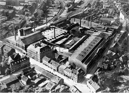 1861: von der Nagelschmiede zum Stahlwerk 1861 ging aus einer Nagelschmiede die Eisengießerei Gebrüder Strassburger hervor, die den Bergbau belieferte.