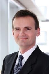 Carsten Fritsch Rohstoff-Analyst Energie/Agrar/Edelmetalle Eugen Weinberg ist seit März 2007 Leiter