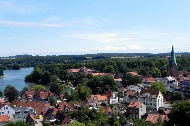 mein-eutin-124.de Lage im Ort Die Lage in Eutin ist als sehr verkehrsgünstig zu bezeichnen. Das Zentrum von Eutin ist innerhalb weniger Minuten zu erreichen.