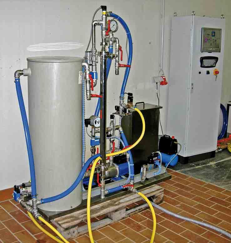 DAS THEMA MEMBRANTECHNIK Trinkwasser Selbst bei hohen Trübungen im Feed (z. B. 370 NTU) wurden im Filtrat der keramischen Mikrofiltrationsmembran Partikelgehalte (Größenbereich 1 100 μm) von ca.