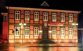 - Fassaden-Lichtspiele LED-Strahler sorgen für Illuminierung Das alte Soltauer Rathaus kann in zahllose Farben getaucht werden. SOLTAU (mwi).